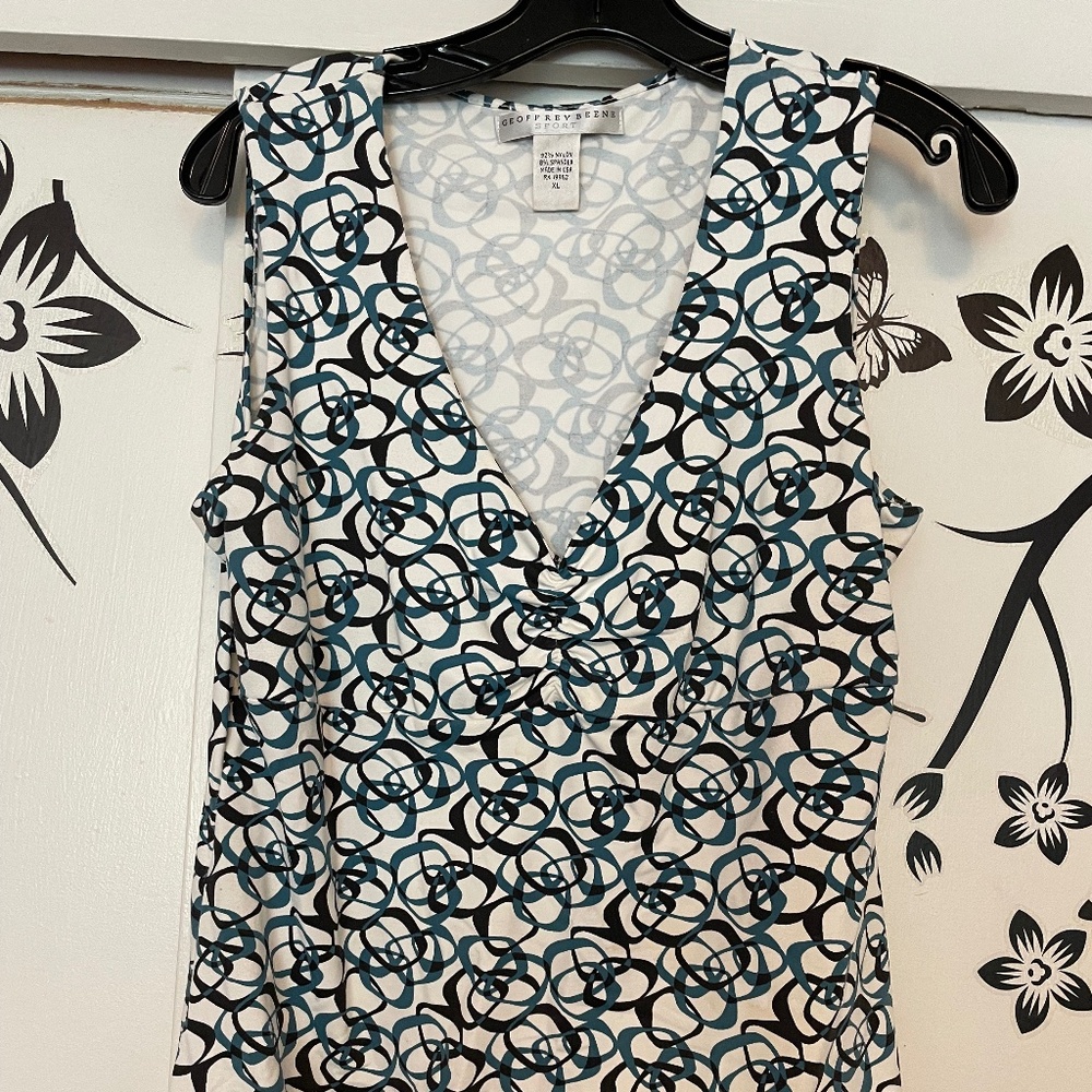 PRICE DROP!! Geoffrey Beene Sport Women's V-Neck Sleeveless Top - Size XL
